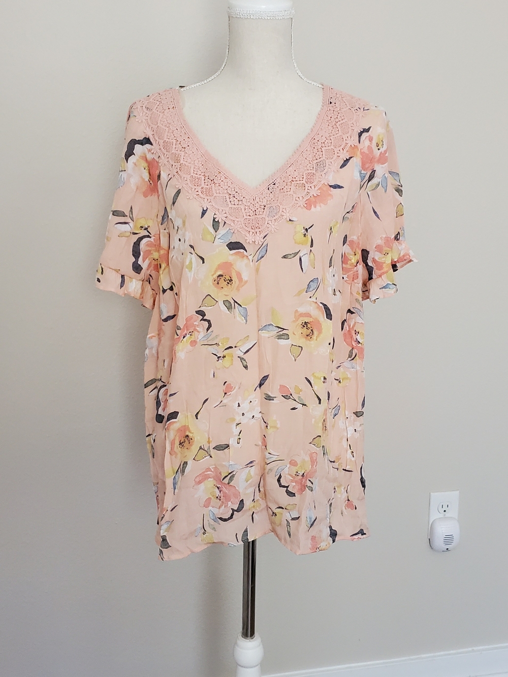 Zac & Rachel Woman Floral Blouse in Peach and Yellow Size 2X